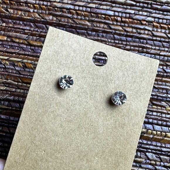 BOGO FREE CRYSTAL STUD EARRINGS (second hole?) - Picture 1 of 4